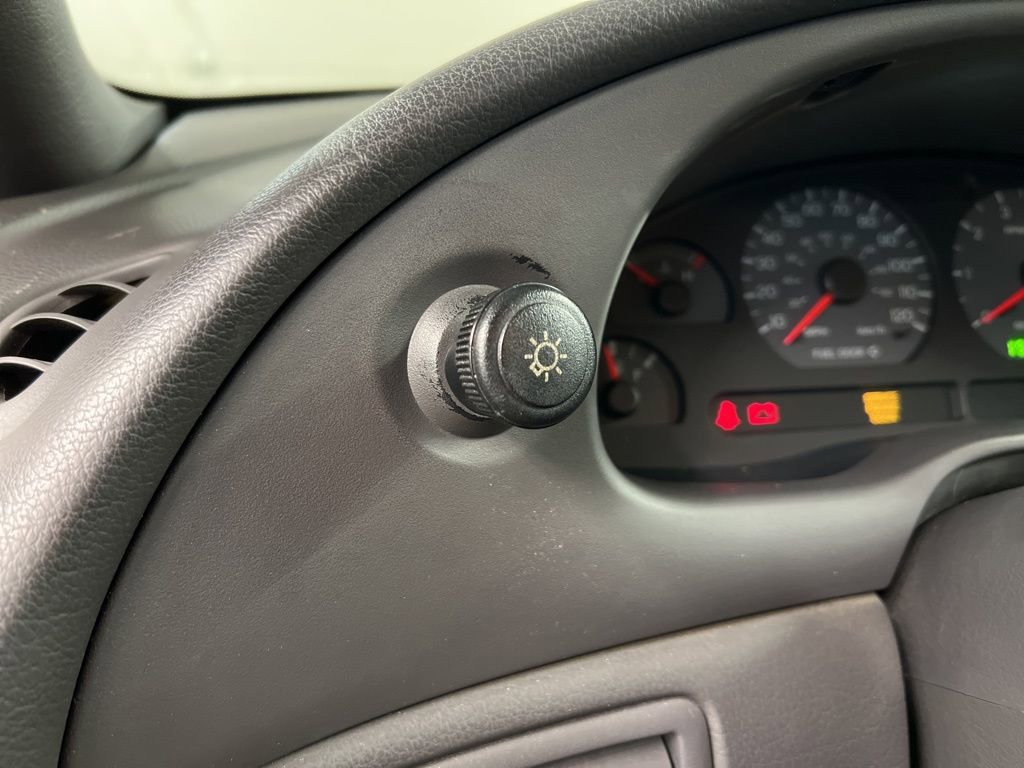 Used 2001 Ford Mustang Coupe image 18