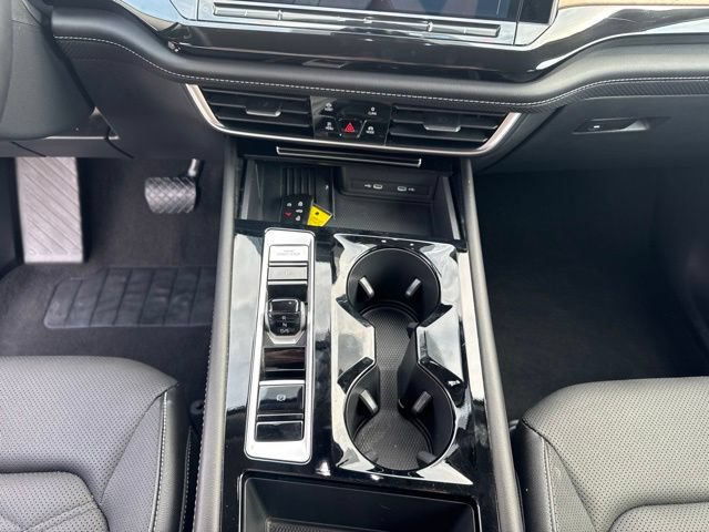 Used 2025 Volkswagen Atlas SE FWD image 13