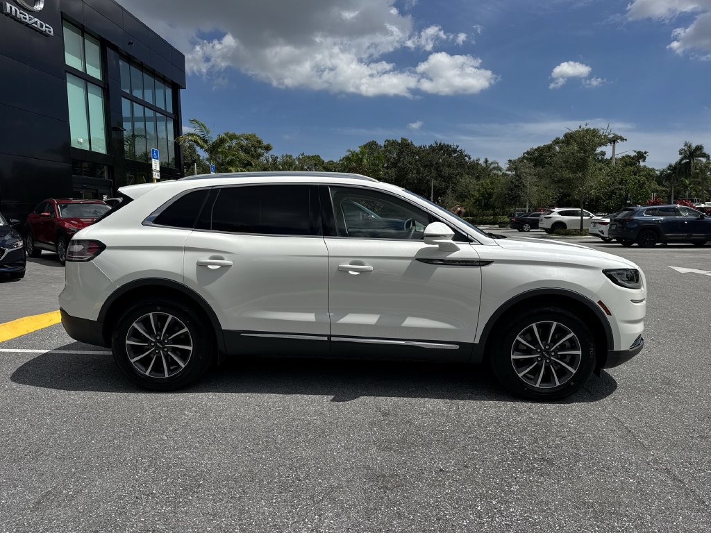 Used 2022 Lincoln Nautilus FWD image 5