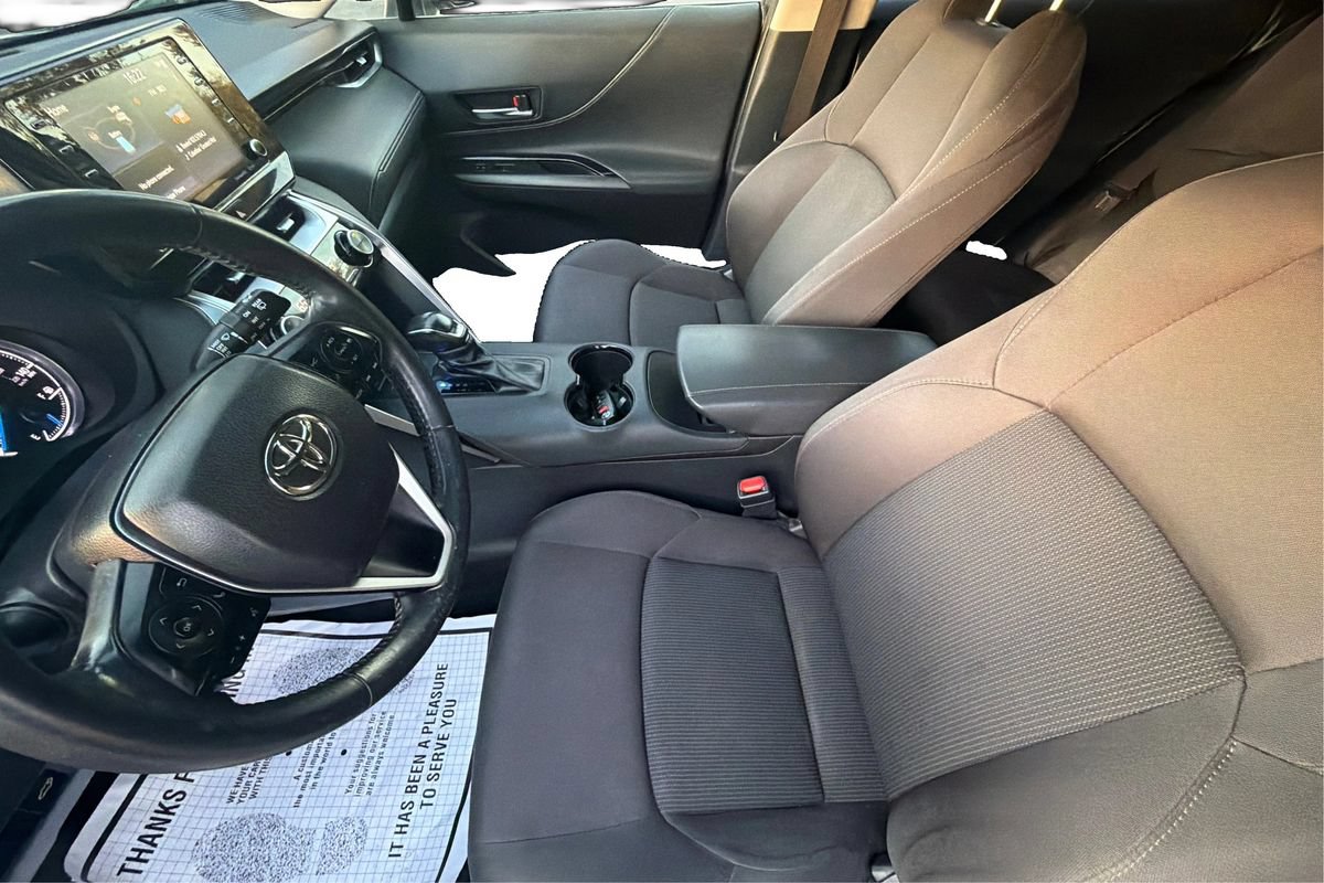 Used 2021 Toyota Venza LE AWD/4WD image 9