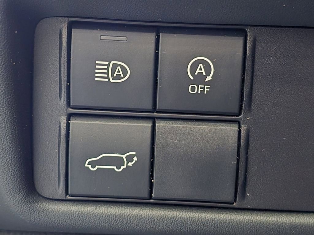 Used 2023 Toyota Highlander LE image 29