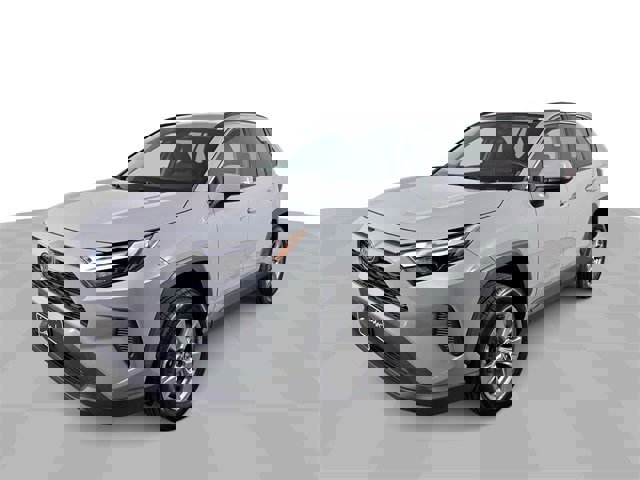 Used 2022 Toyota RAV4 XLE image 4