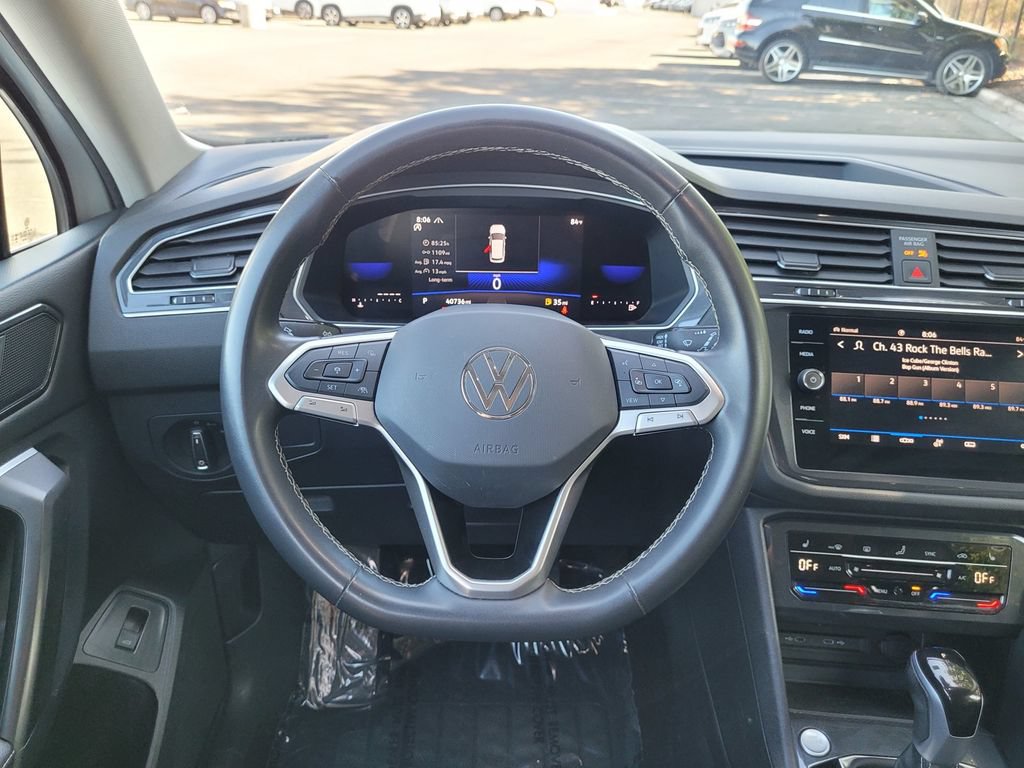 Used 2024 Volkswagen Tiguan SE AWD/4WD image 17