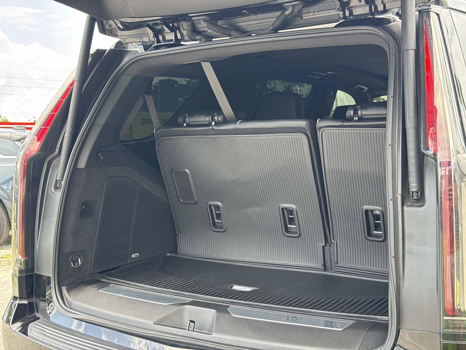 Used 2023 Cadillac Escalade Premium Luxury w/ LPO, Floor Liner Package AWD/4WD image 30