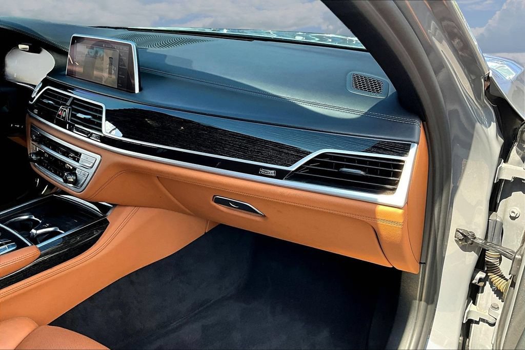 Used 2020 BMW 740i w/ M Sport Package RWD image 26
