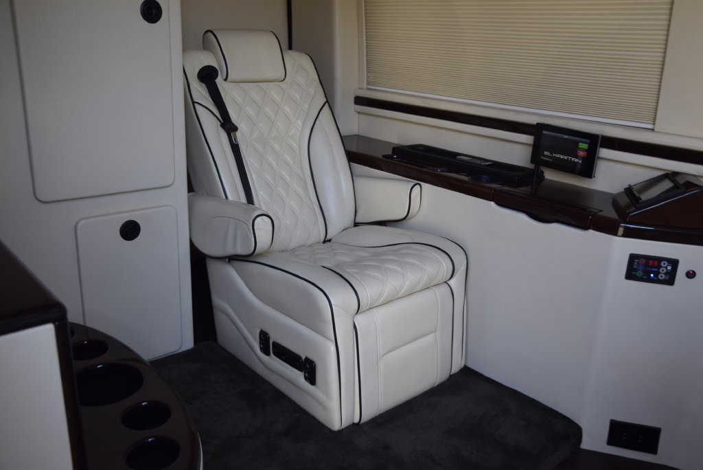 Used 2017 Mercedes-Benz Sprinter 2500 image 45