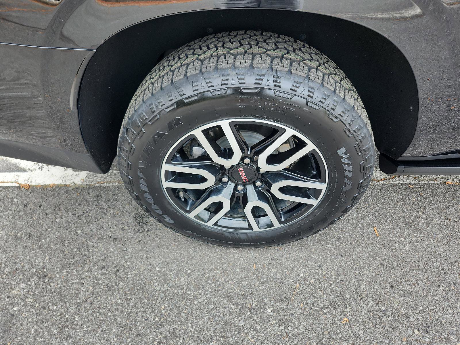 Certified 2024 GMC Yukon XL AT4 w/ AT4 Premium Package AWD/4WD image 6