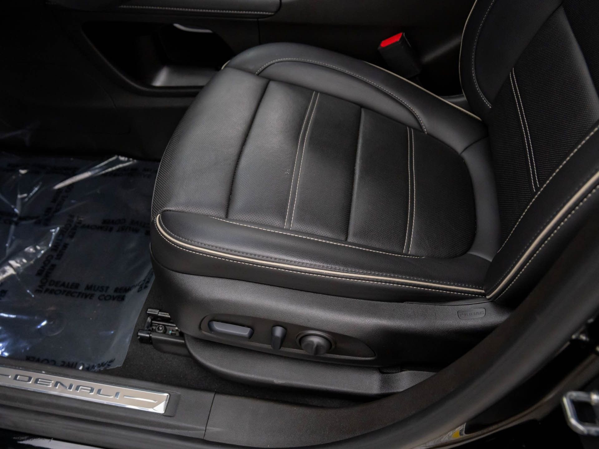 Used 2023 GMC Acadia Denali w/ Black Diamond Edition image 18