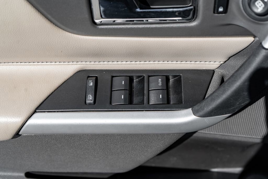 Used 2013 Ford Edge SEL image 19