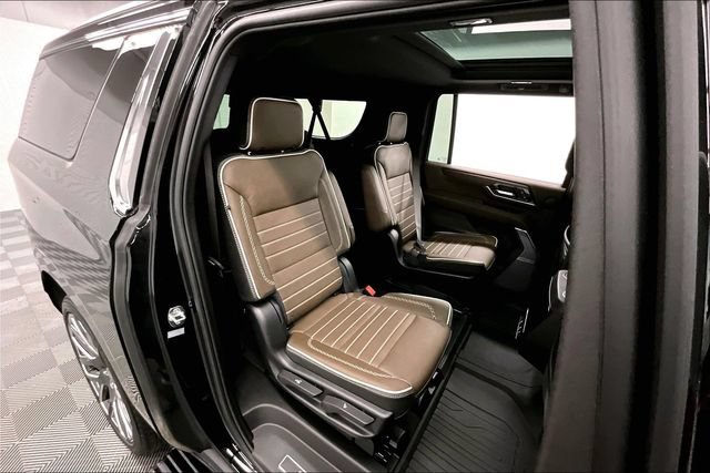Used 2025 GMC Yukon XL Denali Ultimate w/ LPO, Floor Liner Package AWD/4WD image 26