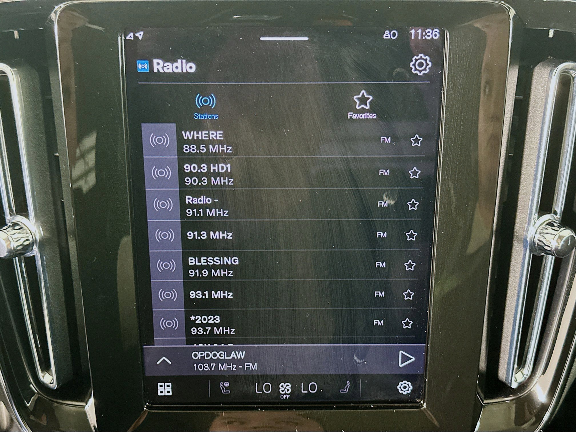 Used 2025 Volvo XC40 B5 Plus image 21