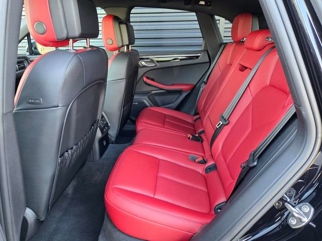 Used 2025 Porsche Macan image 18