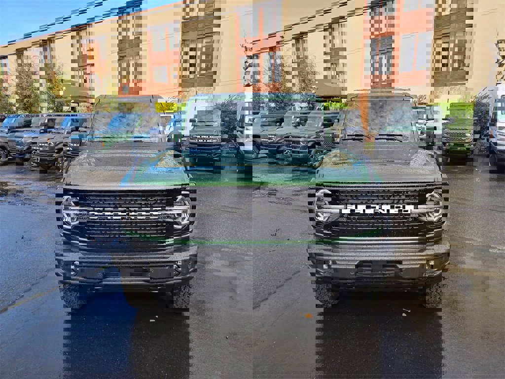 New 2025 Ford Bronco Outer Banks image 2