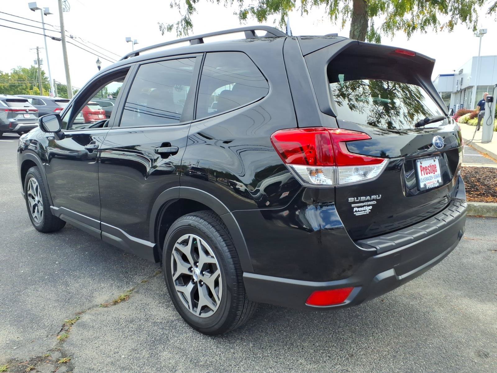 Used 2023 Subaru Forester Premium AWD/4WD image 4