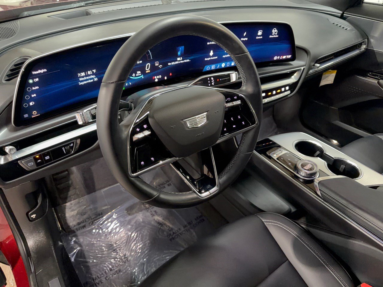 Certified 2024 Cadillac Lyriq Tech w/ Driver Assist Package RWD image 4