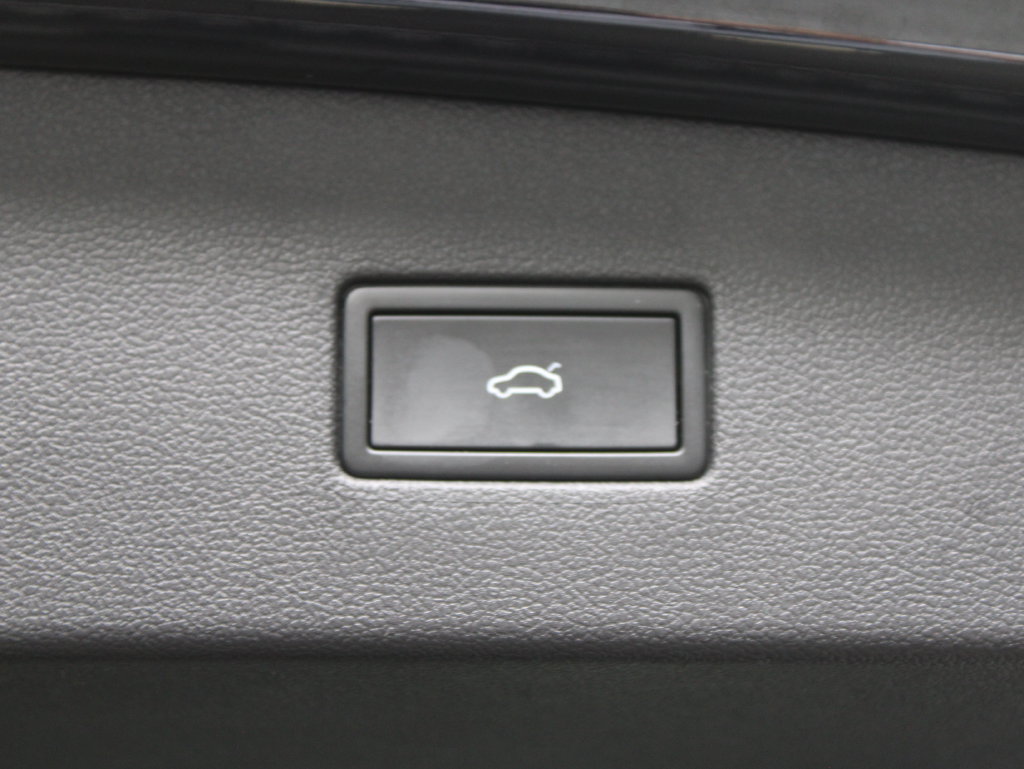 Used 2024 Volkswagen Tiguan SEL R-Line w/ MDO Package, Two-Row AWD/4WD image 43