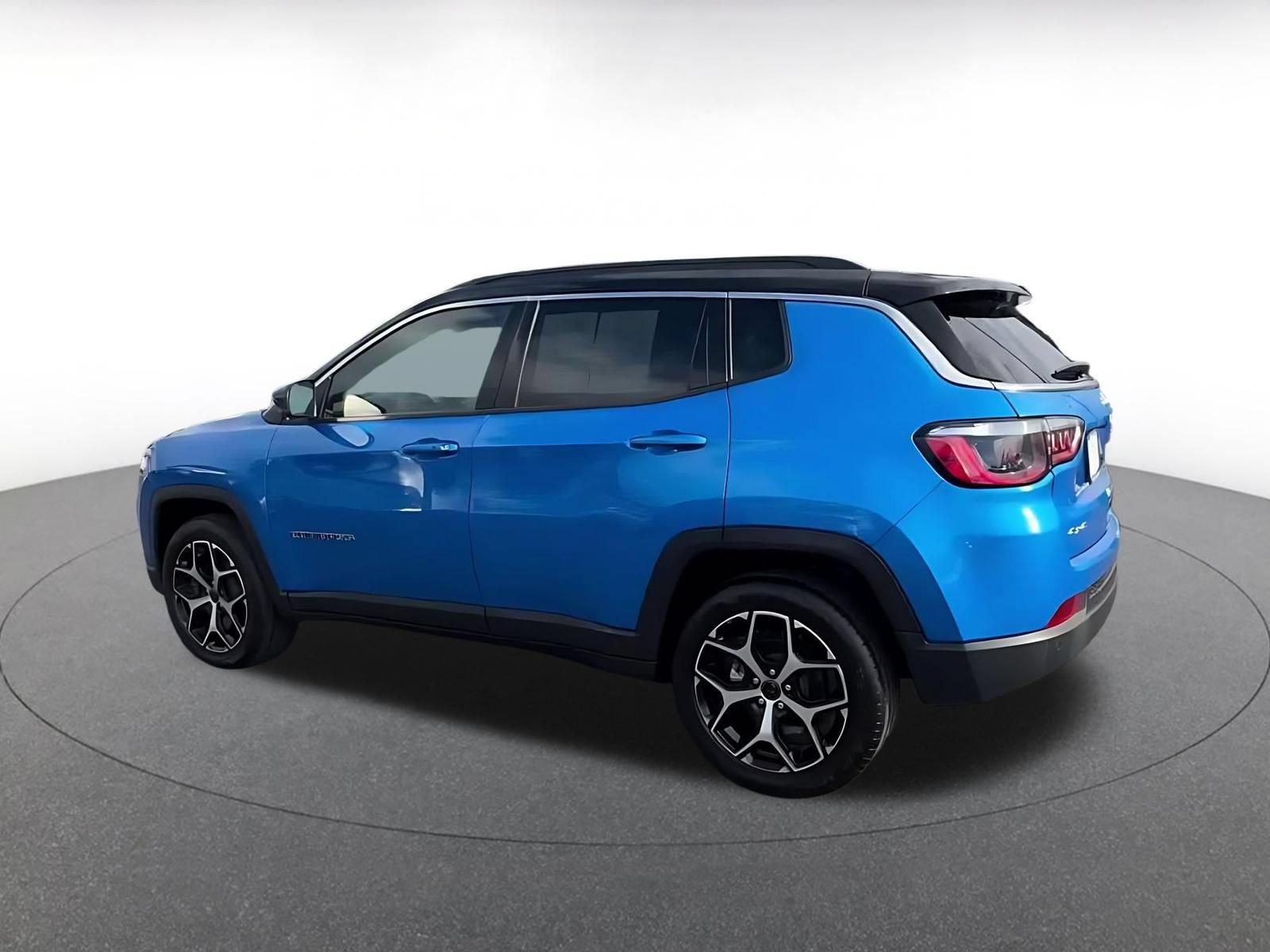 Used 2025 Jeep Compass Limited AWD/4WD image 10
