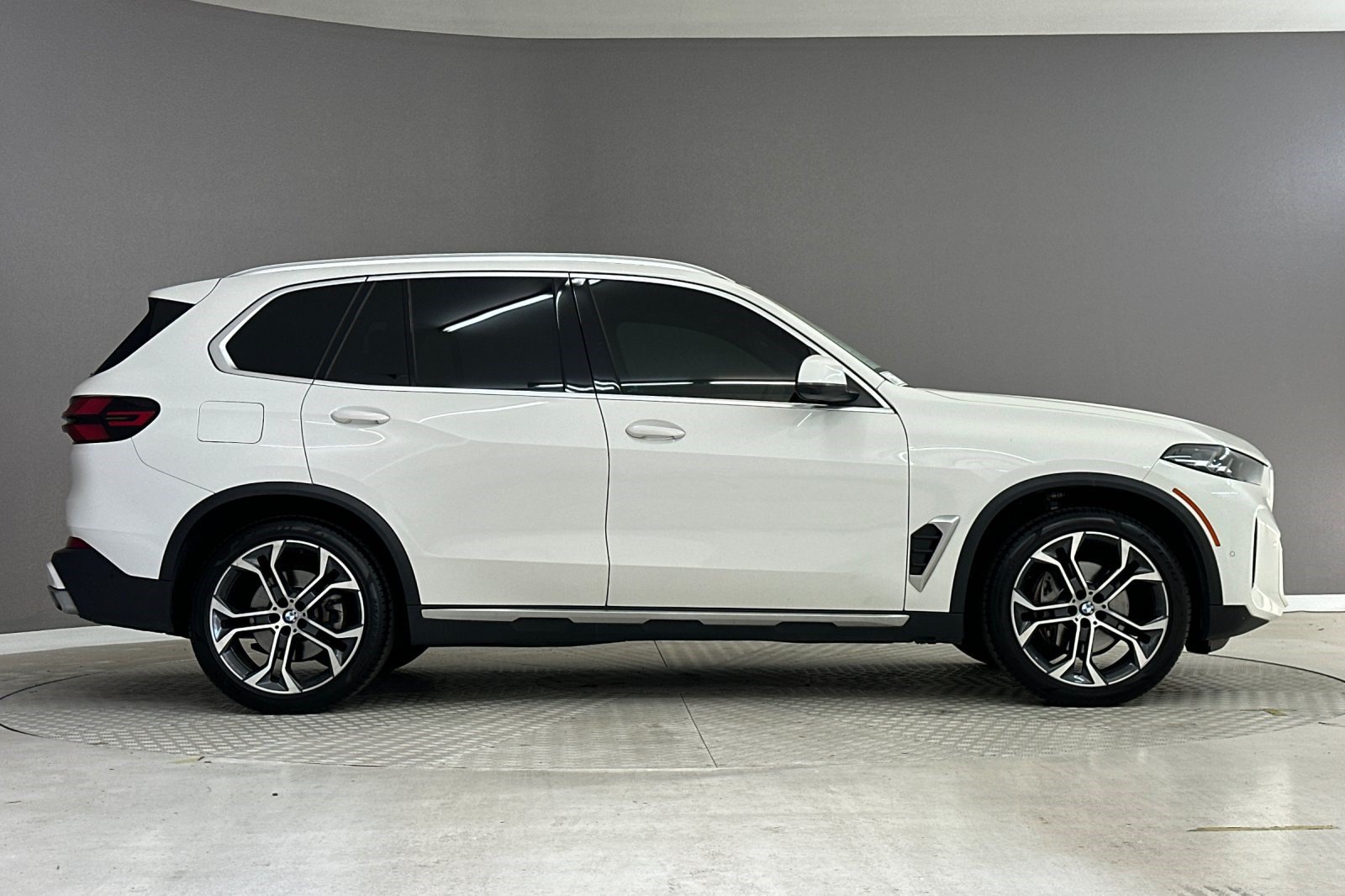Certified 2024 BMW X5 sDrive40i w/ Parking Assistance Package RWD image 7