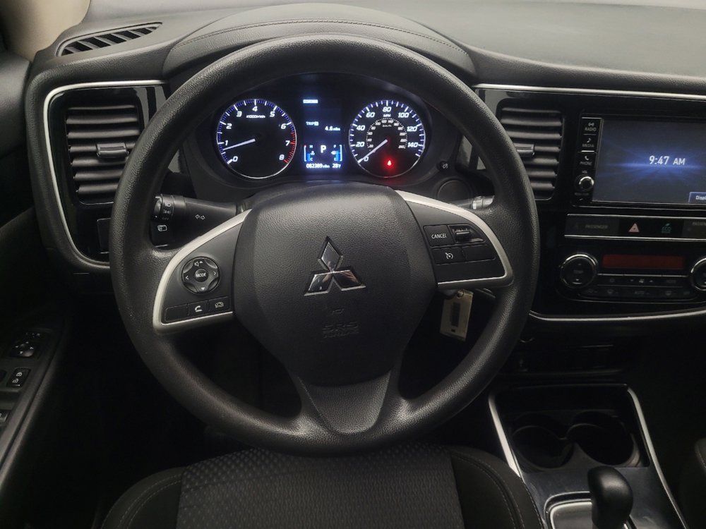 Used 2019 Mitsubishi Outlander SE image 22