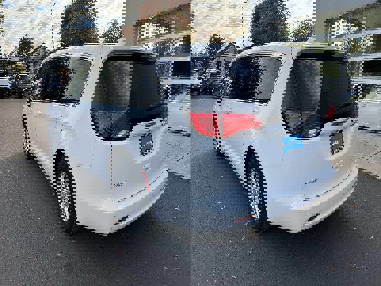 Certified 2020 Chrysler Voyager LX image 3