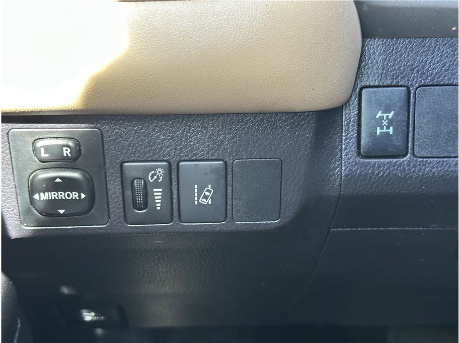 Used 2018 Toyota RAV4 XLE w/ Plus Extra Value Package AWD/4WD image 27