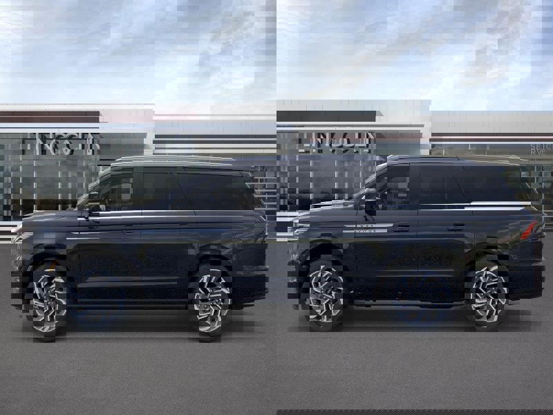 New 2025 Lincoln Navigator L Reserve image 4