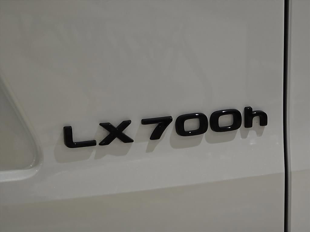 New 2025 Lexus LX 700h Luxury image 8