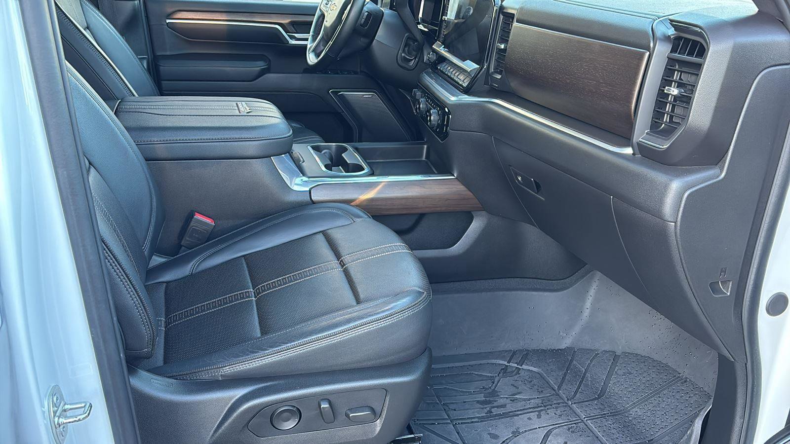 Used 2024 Chevrolet Silverado 2500 High Country w/ Technology Package image 21