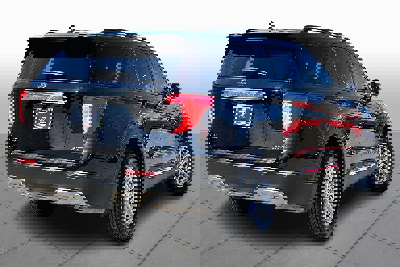 Certified 2023 Ford Explorer XLT w/ Equipment Group 202A image 13