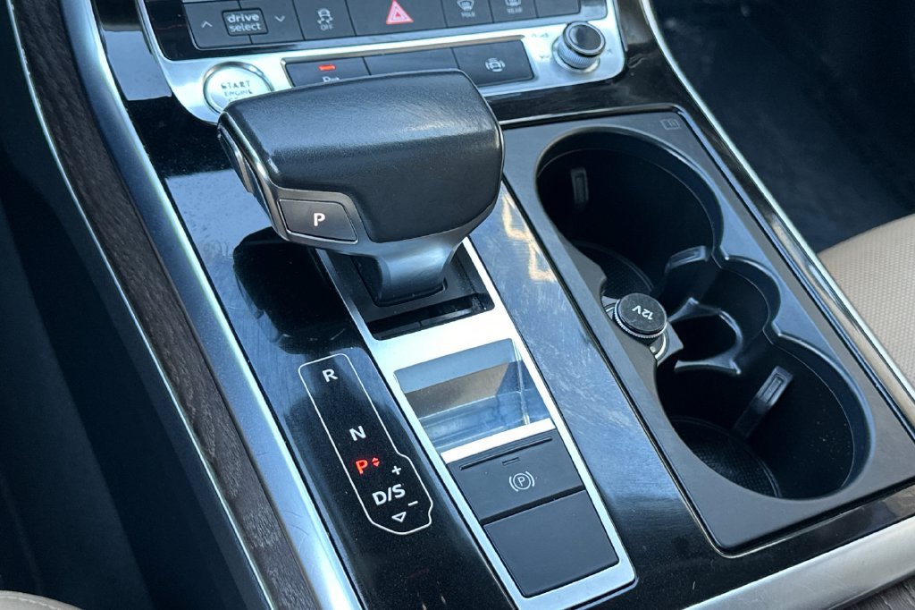 Used 2019 Audi Q8 Premium Plus w/ Premium Plus AWD/4WD image 25