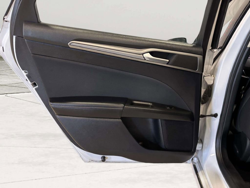 Used 2020 Ford Fusion SE image 20