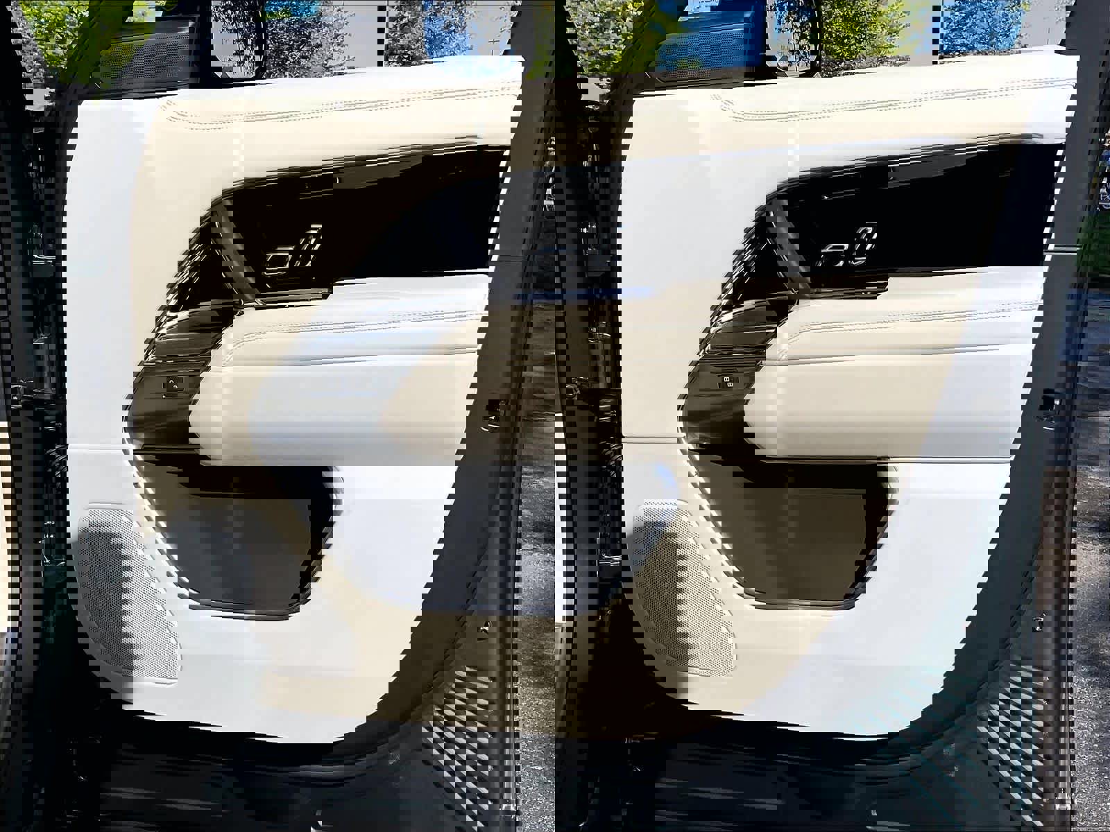 New 2026 Land Rover Range Rover SE AWD/4WD image 30