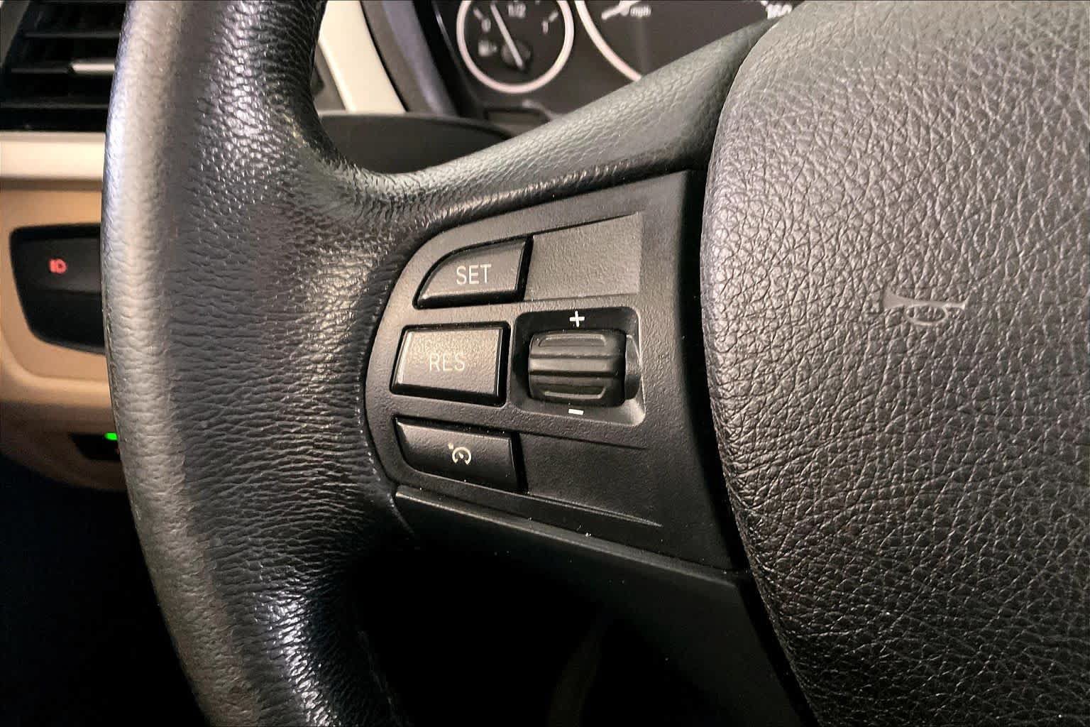 Used 2018 BMW 320i Sedan w/ Convenience Package RWD image 22