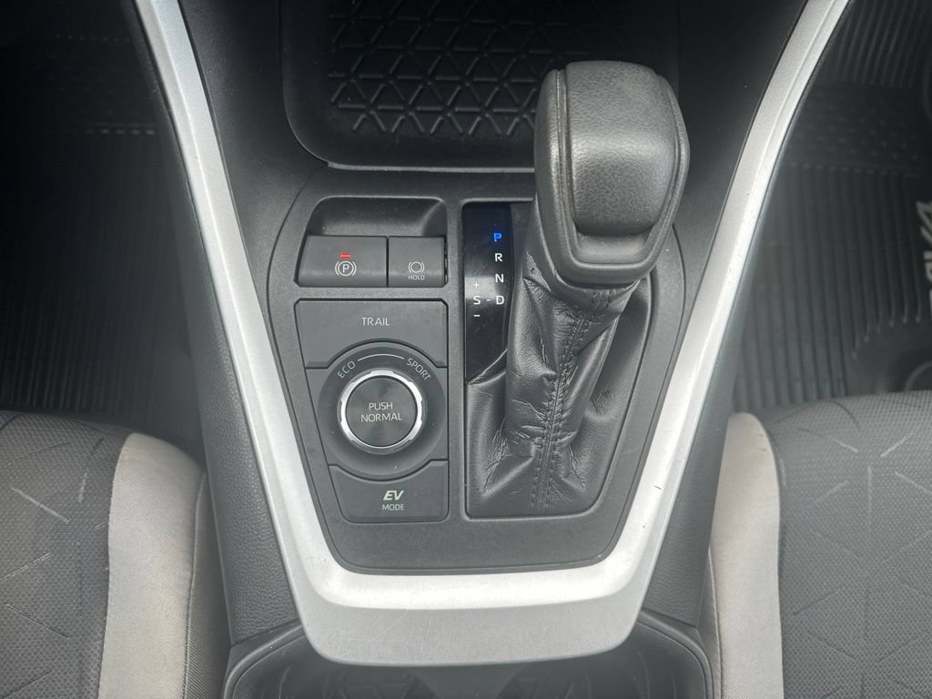 Used 2020 Toyota RAV4 XLE w/ Convenience Package AWD/4WD image 6