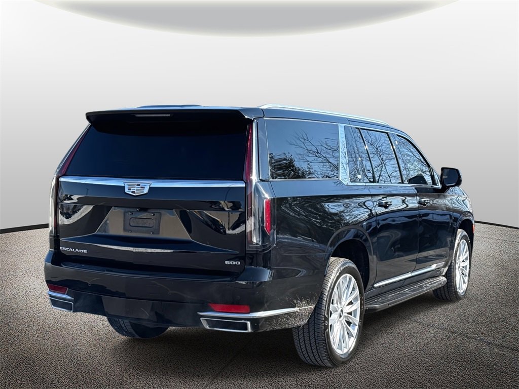 Used 2023 Cadillac Escalade ESV Luxury image 2