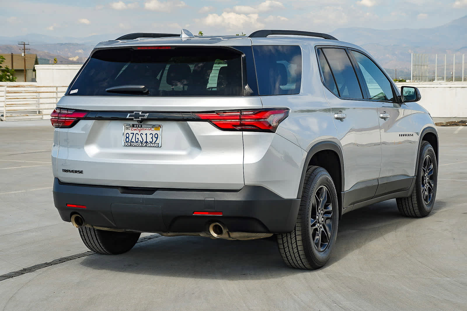 Used 2022 Chevrolet Traverse LS w/ Midnight/Sport Edition image 5