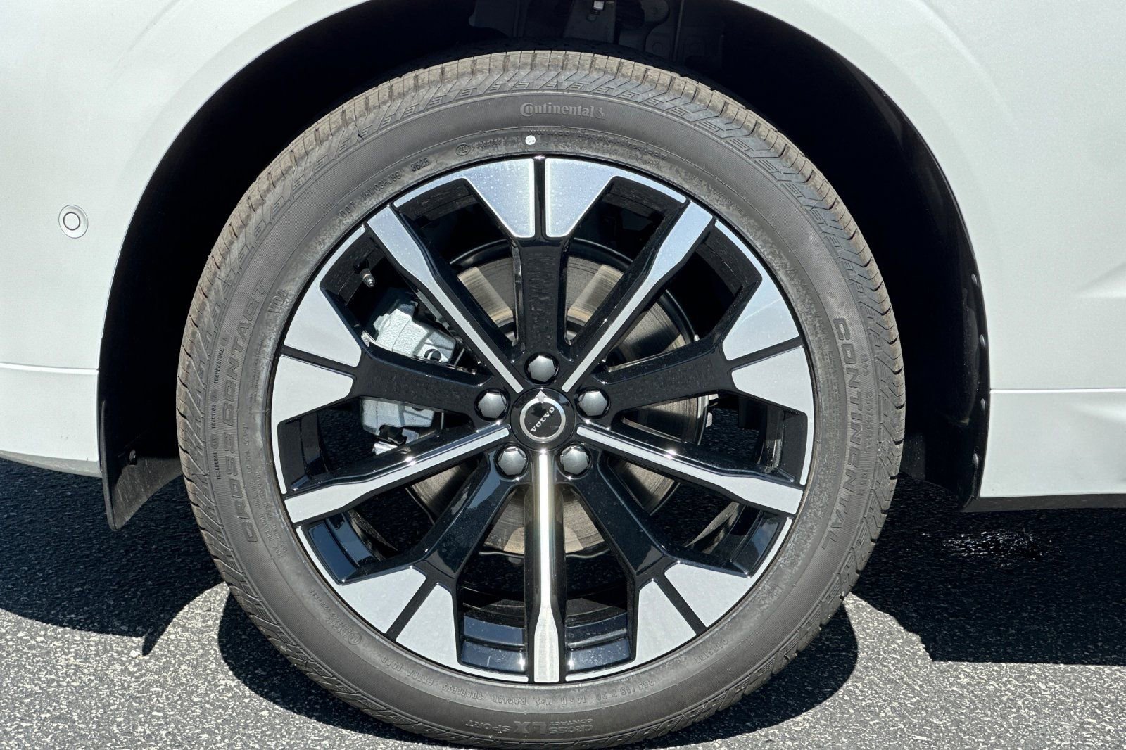 New 2026 Volvo XC60 B5 Plus w/ Climate Package AWD/4WD image 25