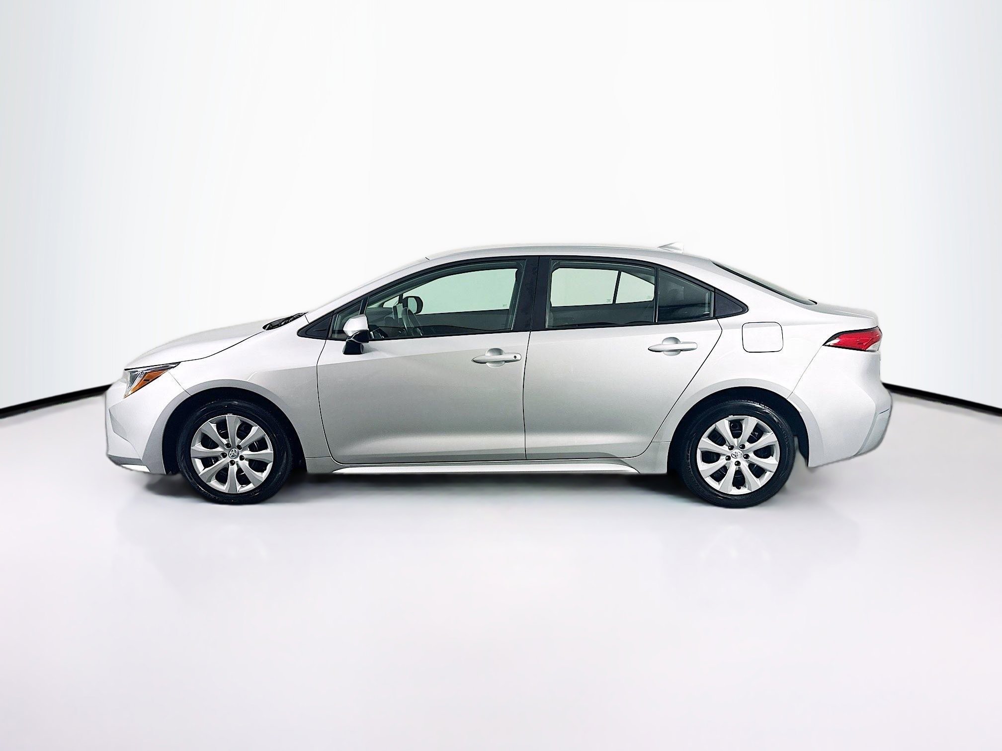 Used 2025 Toyota Corolla LE image 4