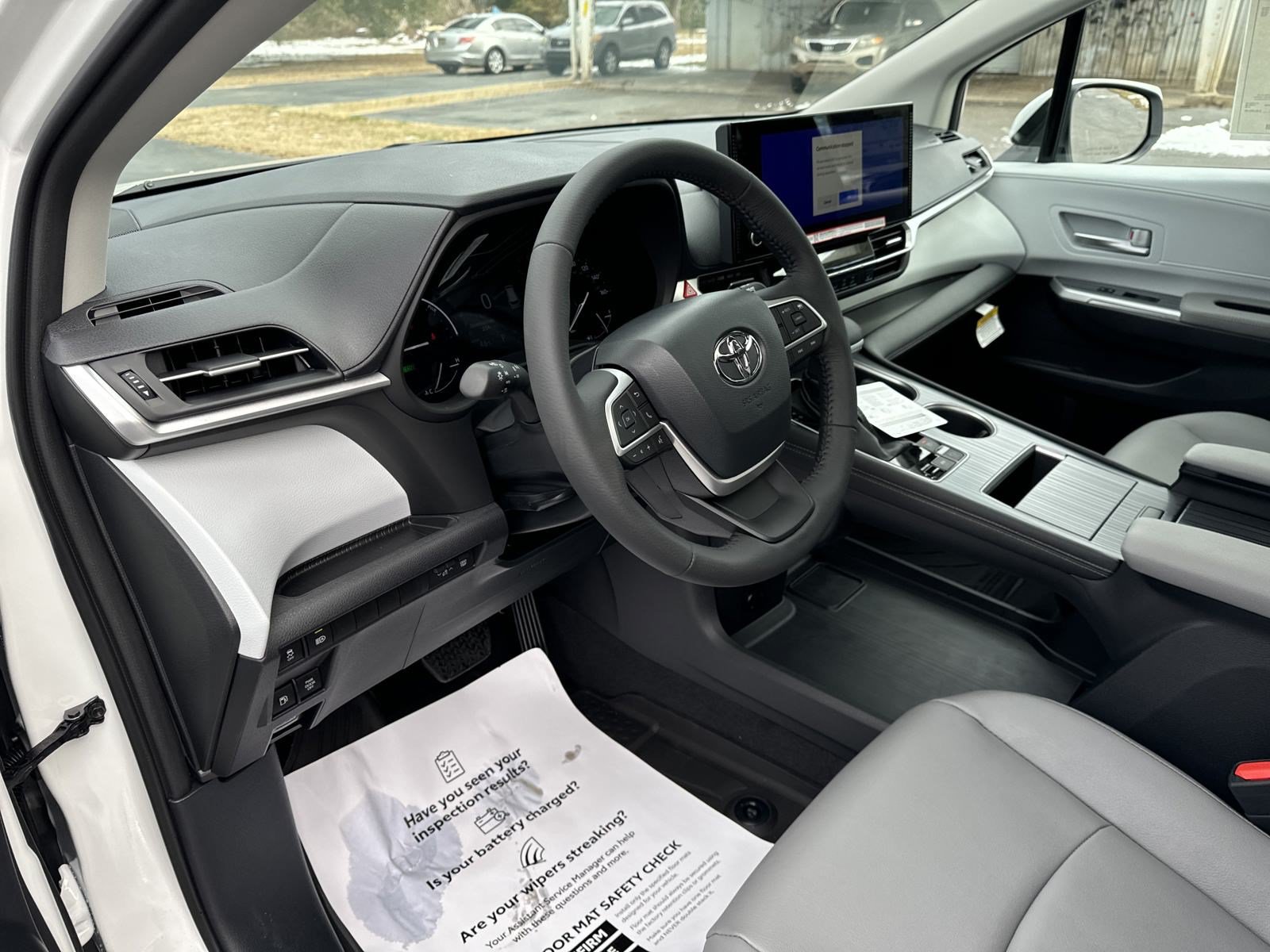 New 2025 Toyota Sienna XLE FWD image 15