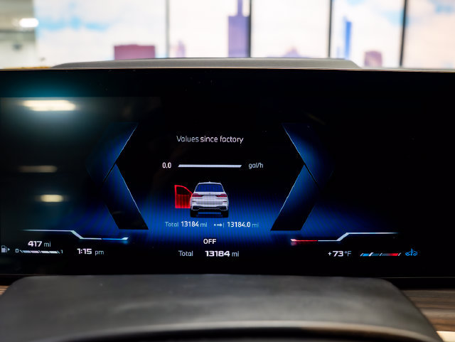 Used 2025 BMW X7 M60i AWD/4WD image 17