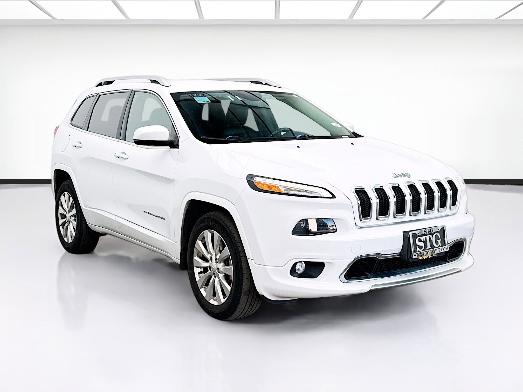 Used 2017 Jeep Cherokee Overland image 3