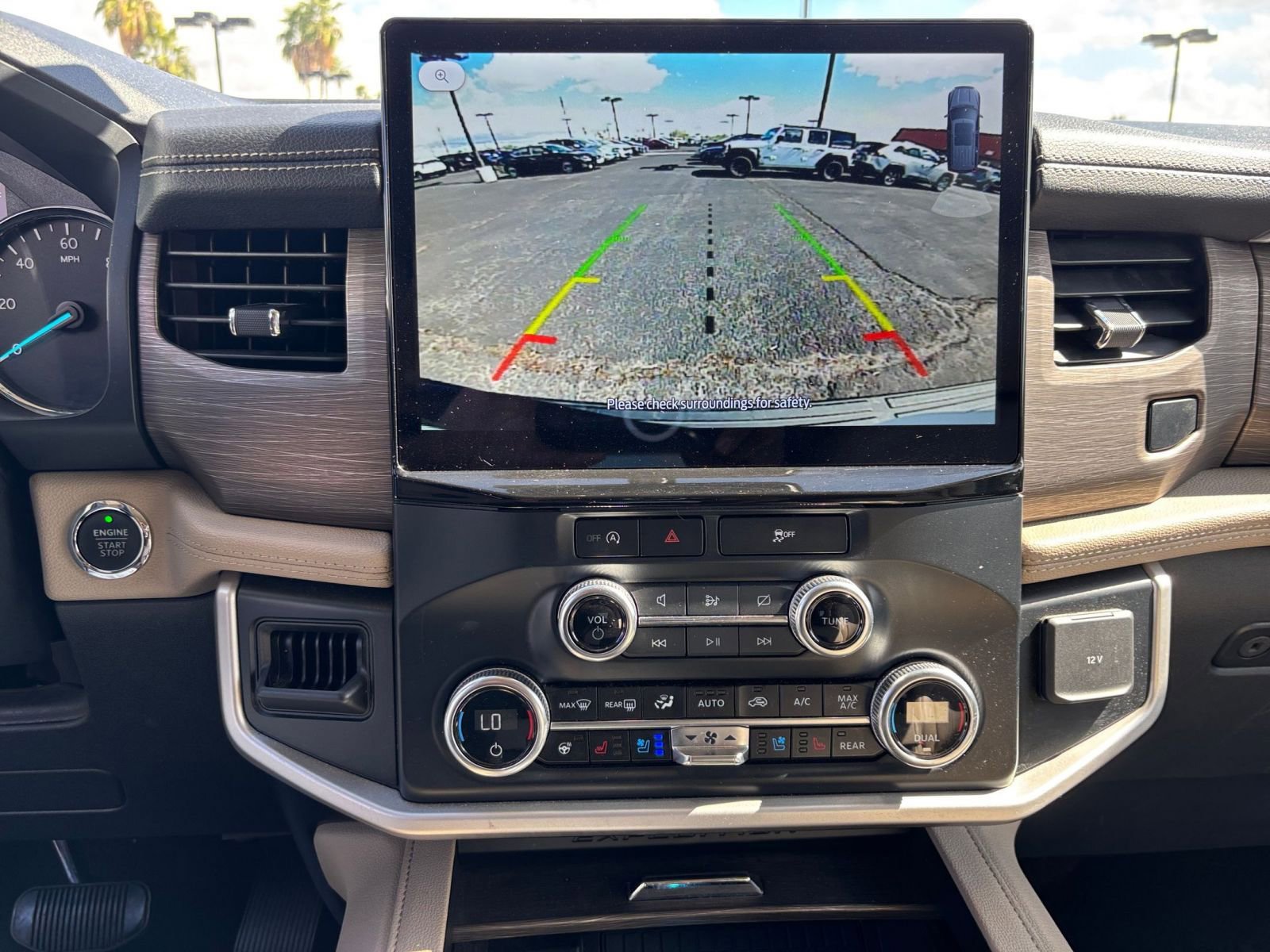 Used 2024 Ford Expedition Limited image 17