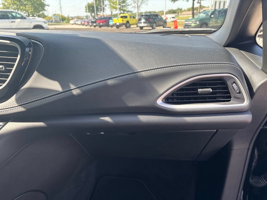 New 2027 Chrysler Pacifica Select FWD image 29