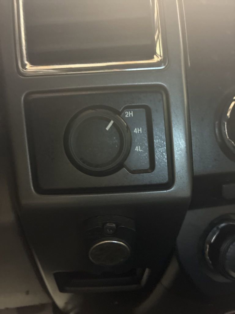 Used 2015 Ford F150 XLT image 19