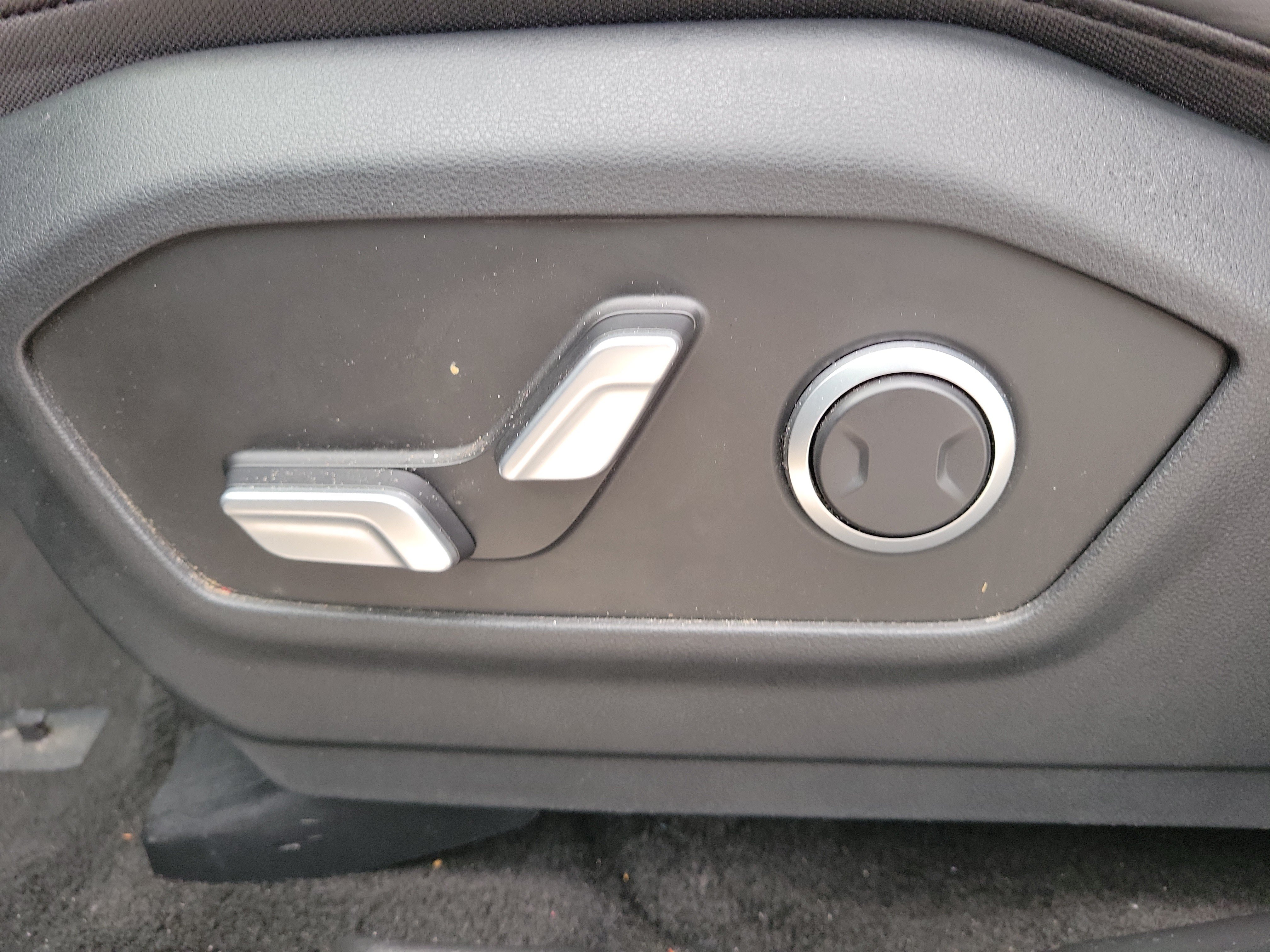 Used 2025 Hyundai Santa Fe SEL FWD image 15