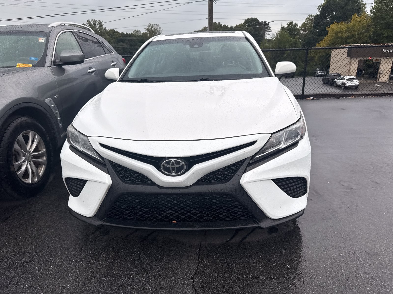 Used 2018 Toyota Camry SE w/ Moonroof Package FWD image 4