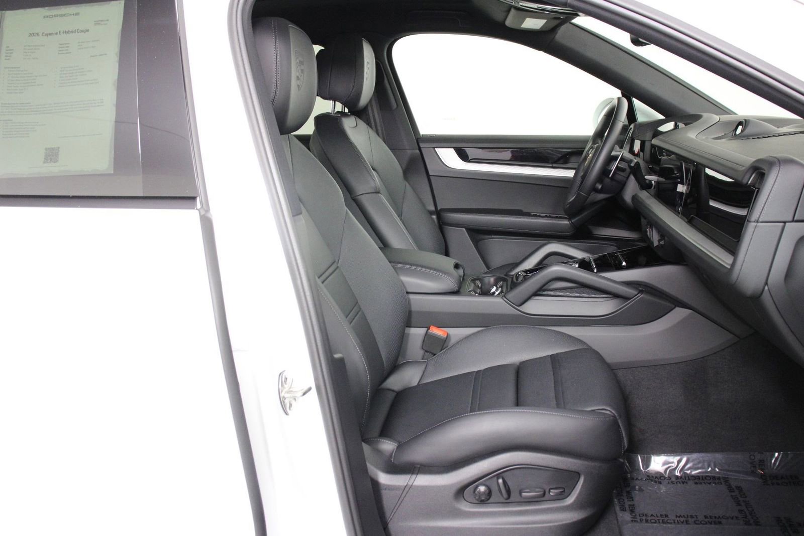 Certified 2025 Porsche Cayenne E-Hybrid Coupe image 31