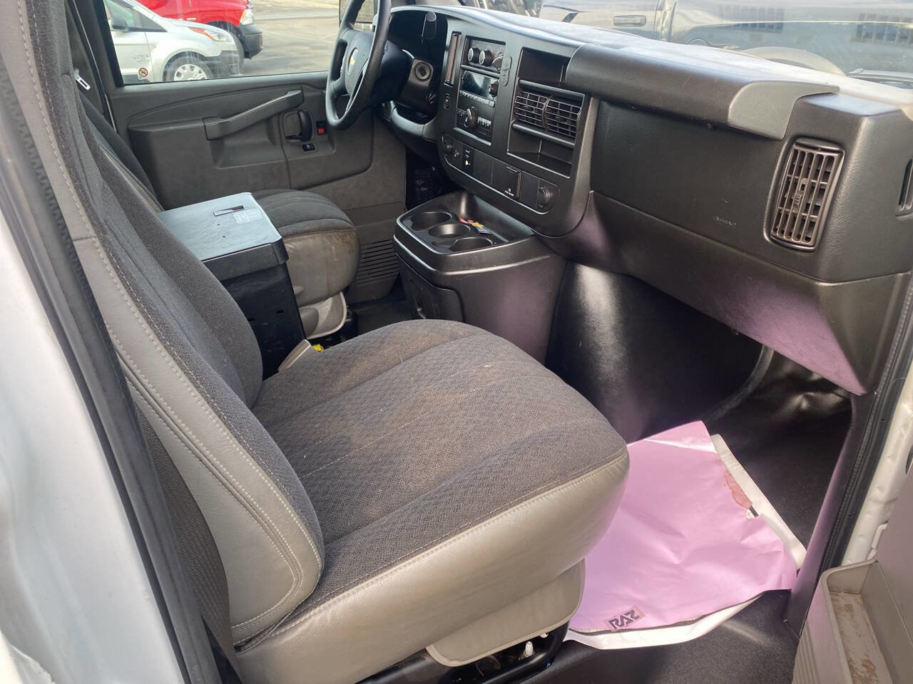 Used 2018 Chevrolet Express 2500 w/ Driver Convenience Package image 6