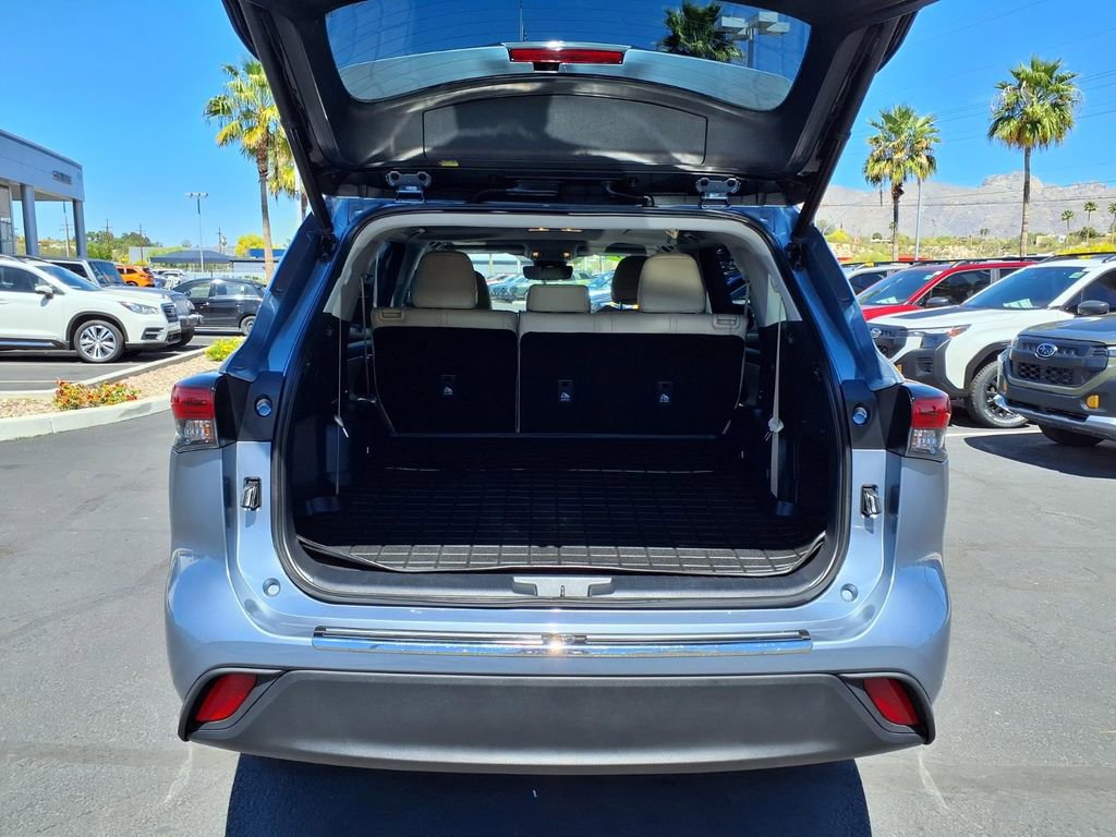 Used 2023 Toyota Highlander XLE image 16