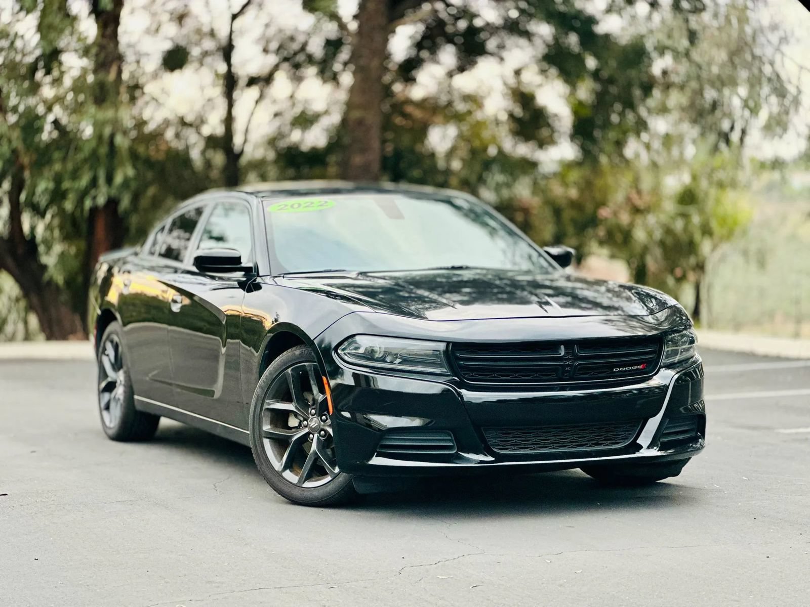 Used 2022 Dodge Charger SXT w/ Blacktop Package RWD image 2